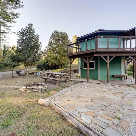 Unique West Jefferson Home With Fire Pit And Grill!